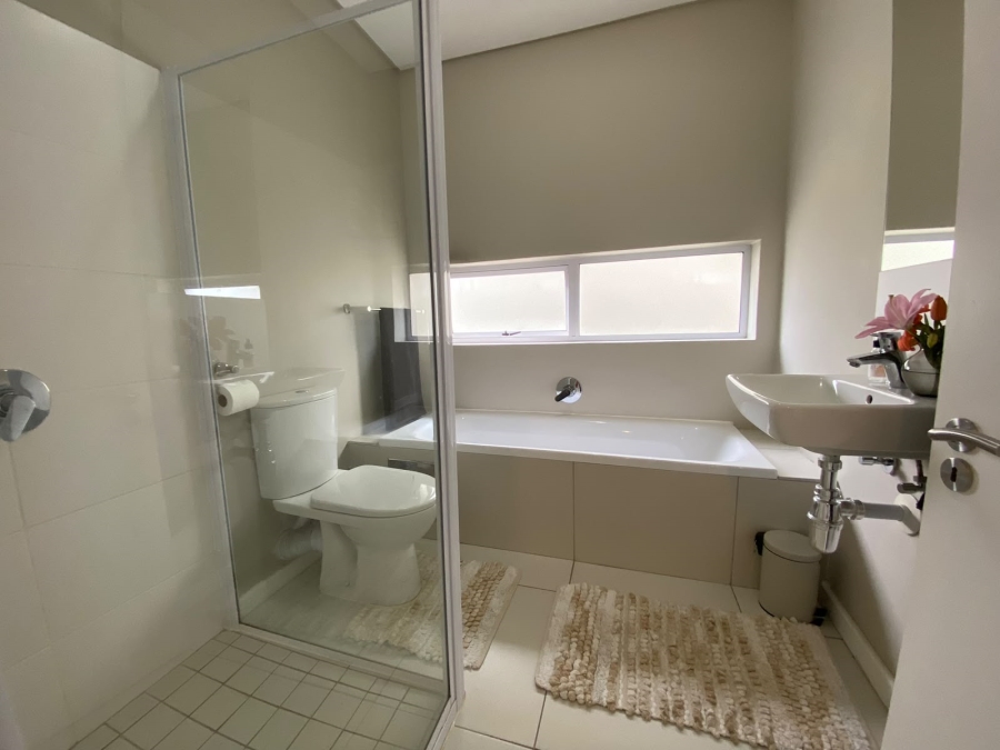 To Let 3 Bedroom Property for Rent in Somerset Lakes Western Cape
